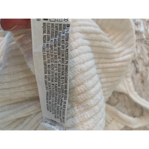 White Ribbed Camisole Crop Top Sz  Medium - Picture 8 of 8